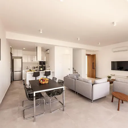 By The Bay 33 Villa *