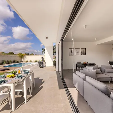 By The Bay 33 Вилла Протарас