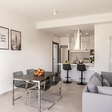 By The Bay 33 Villa *