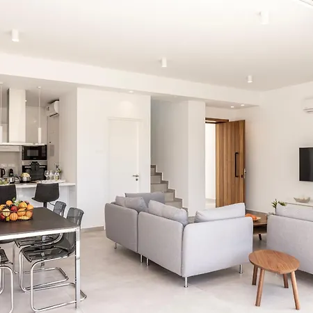 By The Bay 33 Вилла Протарас