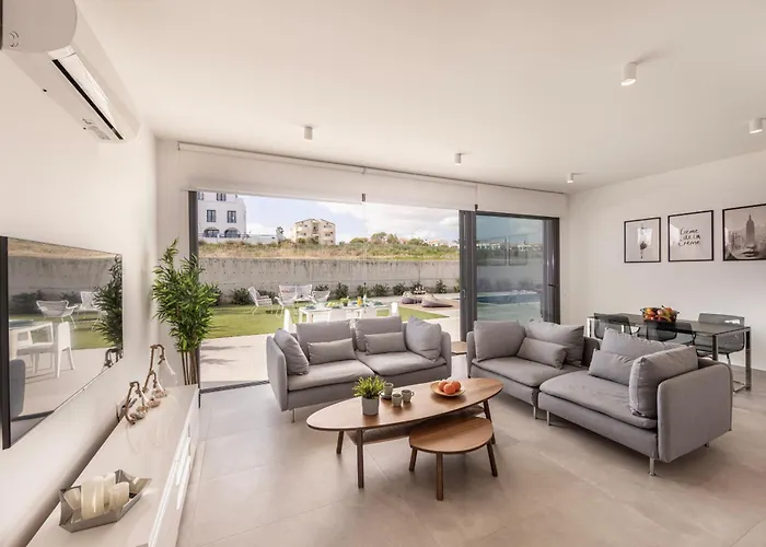 By The Bay 33 Vila Protaras