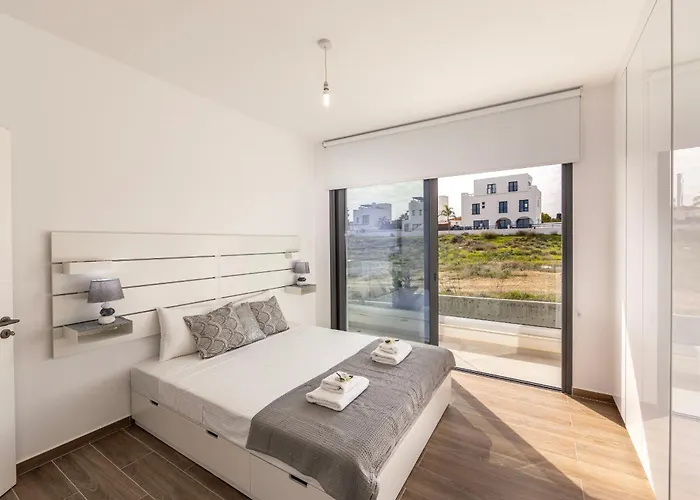 By The Bay 33 Vila *