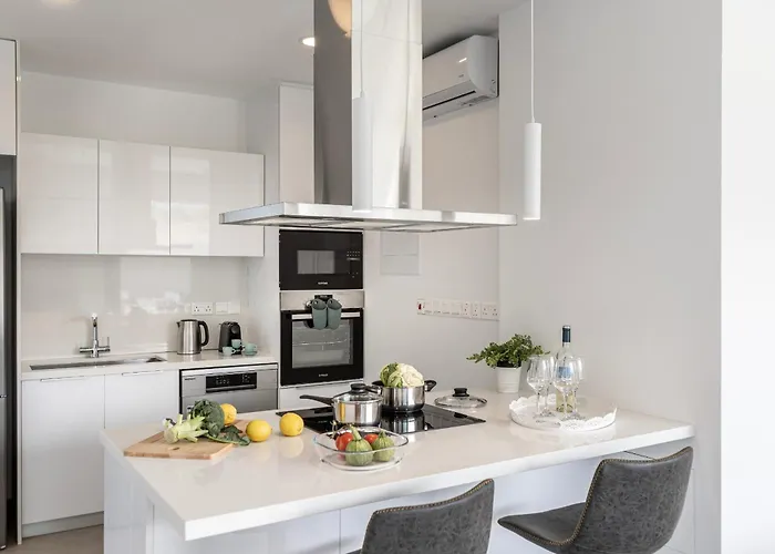 By The Bay 33 Πρωταράς