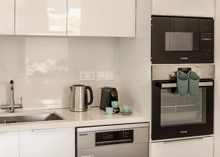 By The Bay 33 Πρωταράς