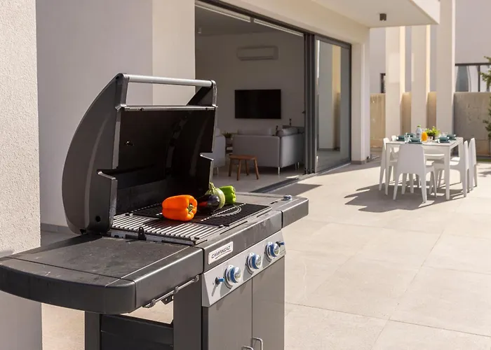 Βίλα By The Bay 33 *