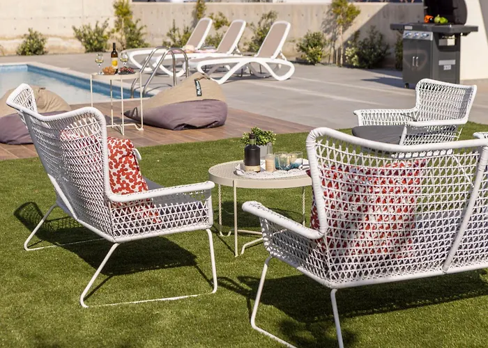 By The Bay 33 Βίλα